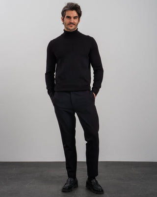 Suéter Ligero de Punto con Cuello Alto - Negro