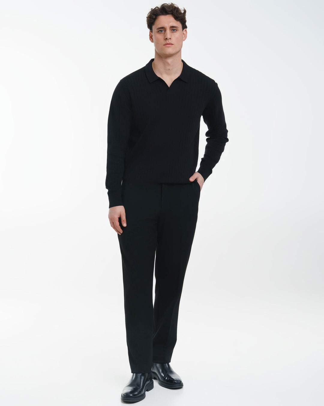 Camiseta de Punto con Cuello Ancho (Negro)