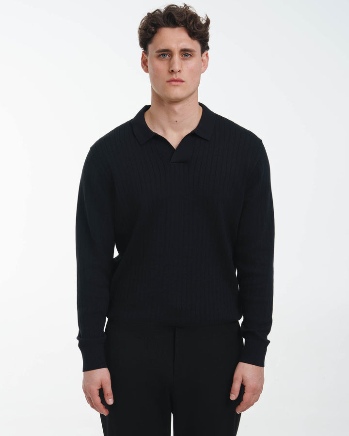 Camiseta de Punto con Cuello Ancho (Negro)