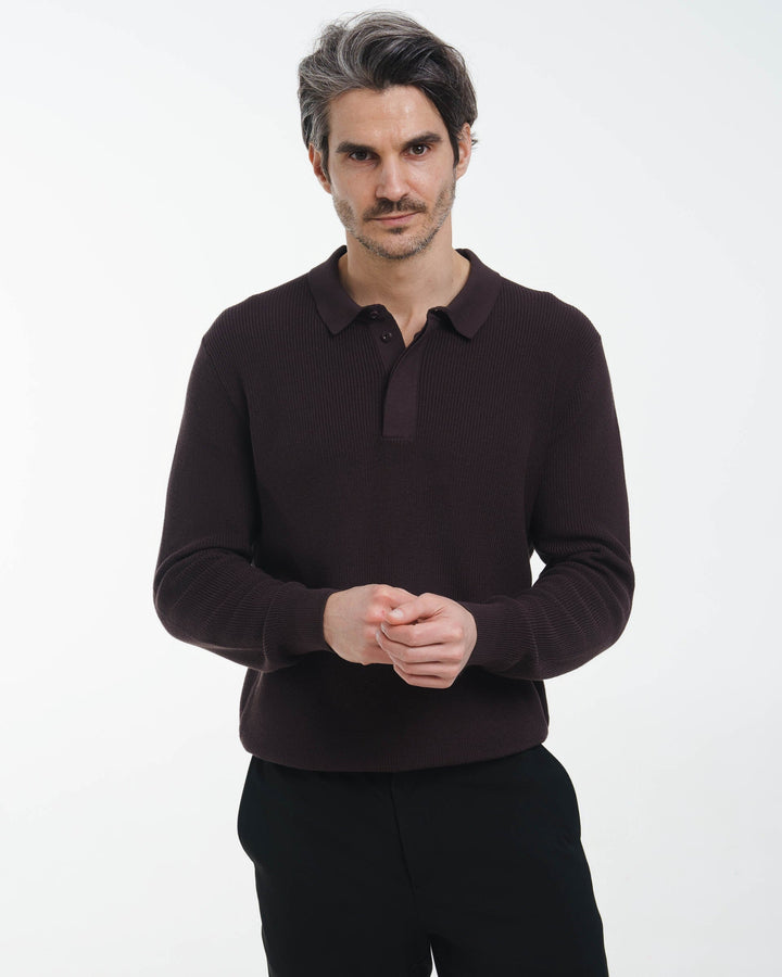 Polo de Punto con Tapeta Discreta (Marrón Oscuro)
