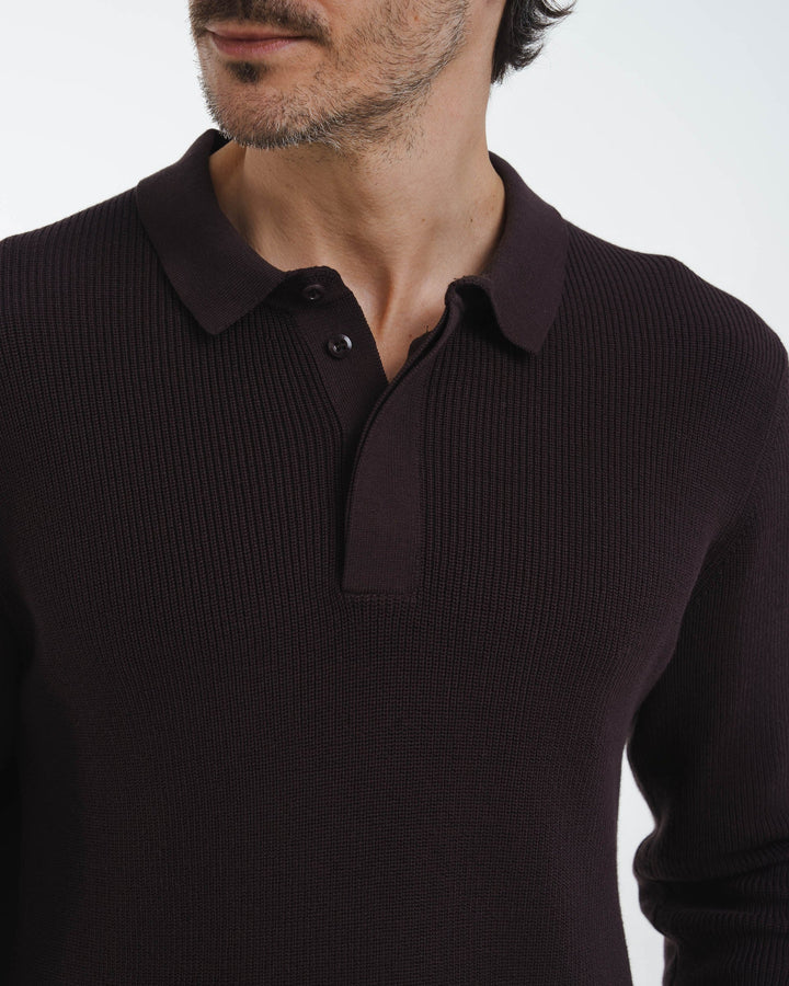 Polo de Punto con Tapeta Discreta (Marrón Oscuro)