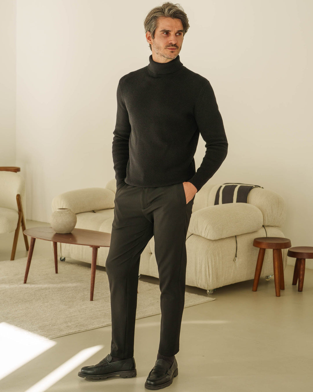 Suéter de Punto Acanalado con Cuello Alto (Negro)