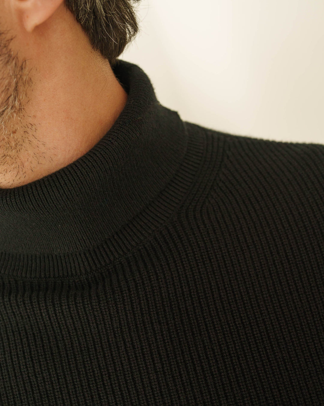 Suéter de Punto Acanalado con Cuello Alto (Negro)