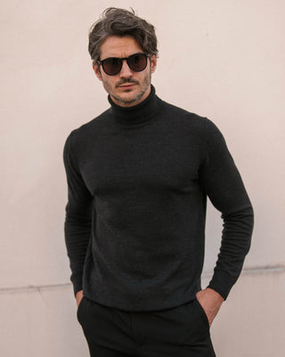 Suéter de Cuello Alto Merino en Gris Oscuro