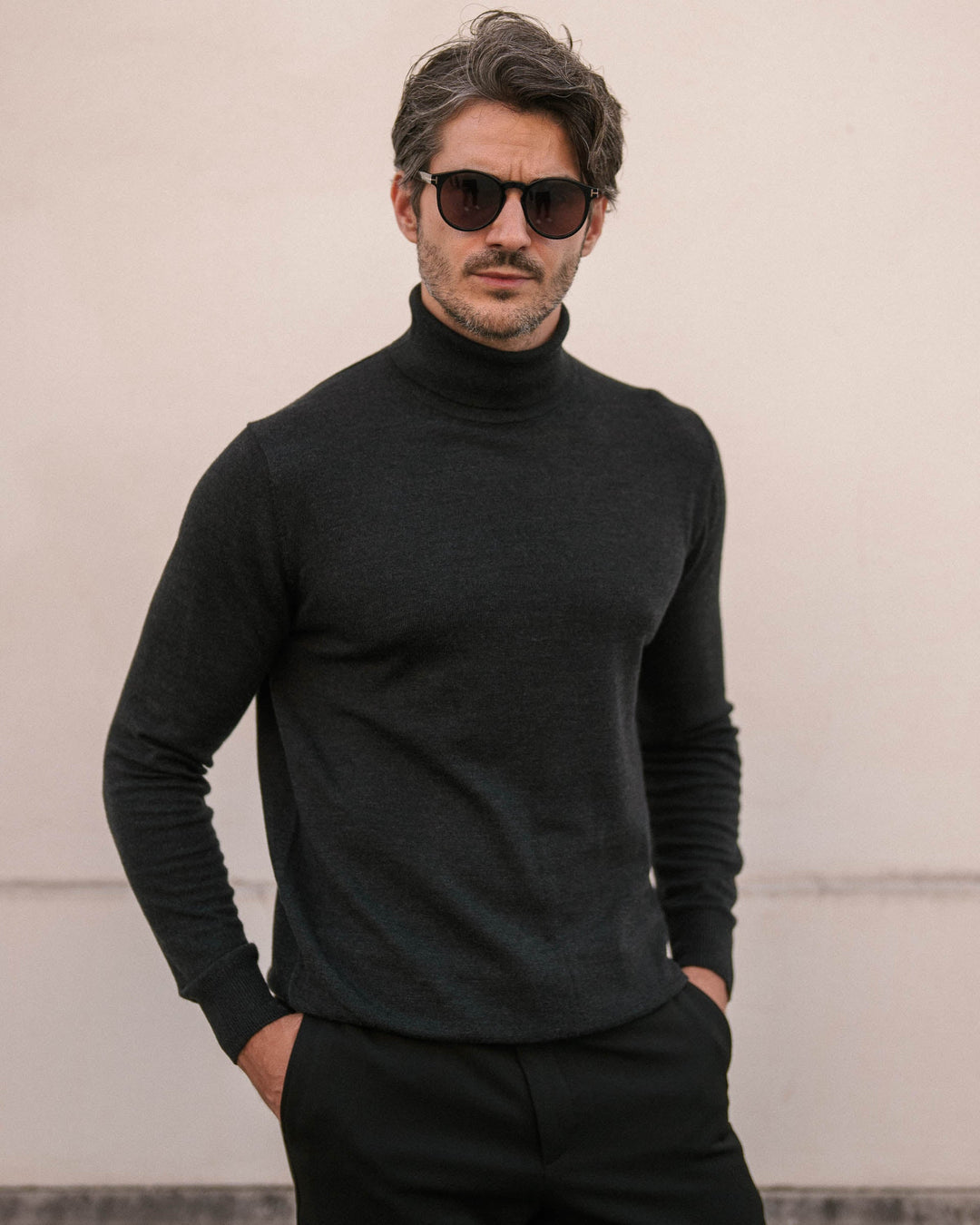 Suéter de Cuello Alto Merino en Gris Oscuro