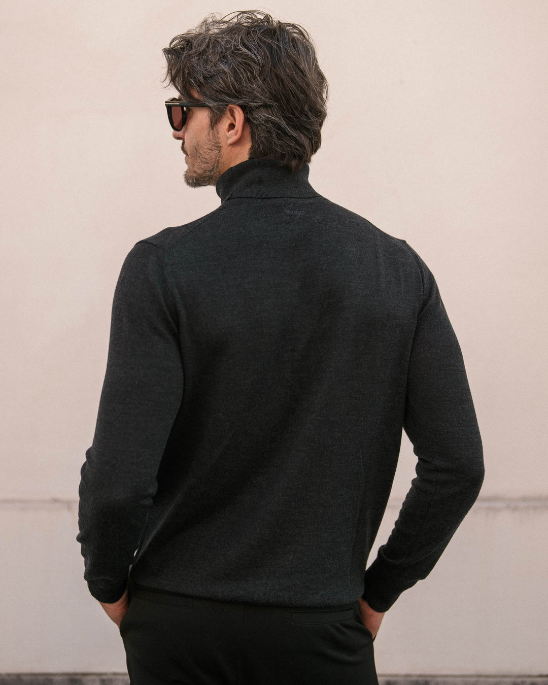 Suéter de Cuello Alto Merino en Gris Oscuro