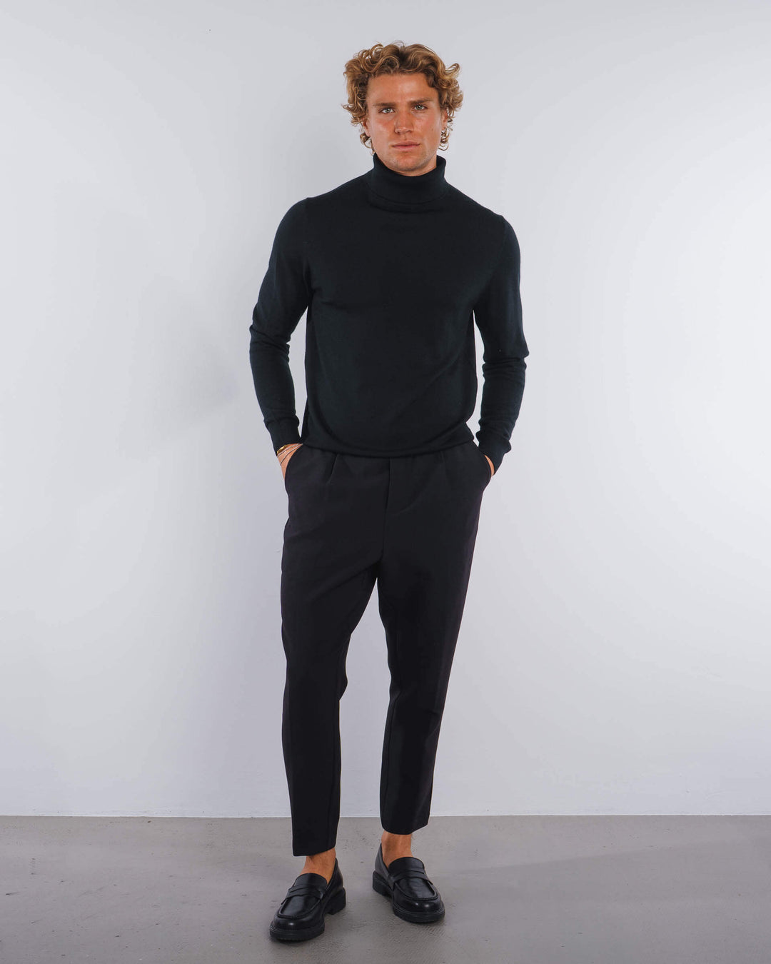 Suéter de Cuello Alto de Merino (Negro)
