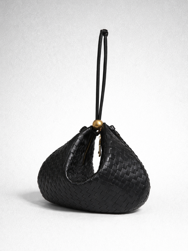 Bubble Noir | Bolso Dumpling de Tejido con Detalles Dorados